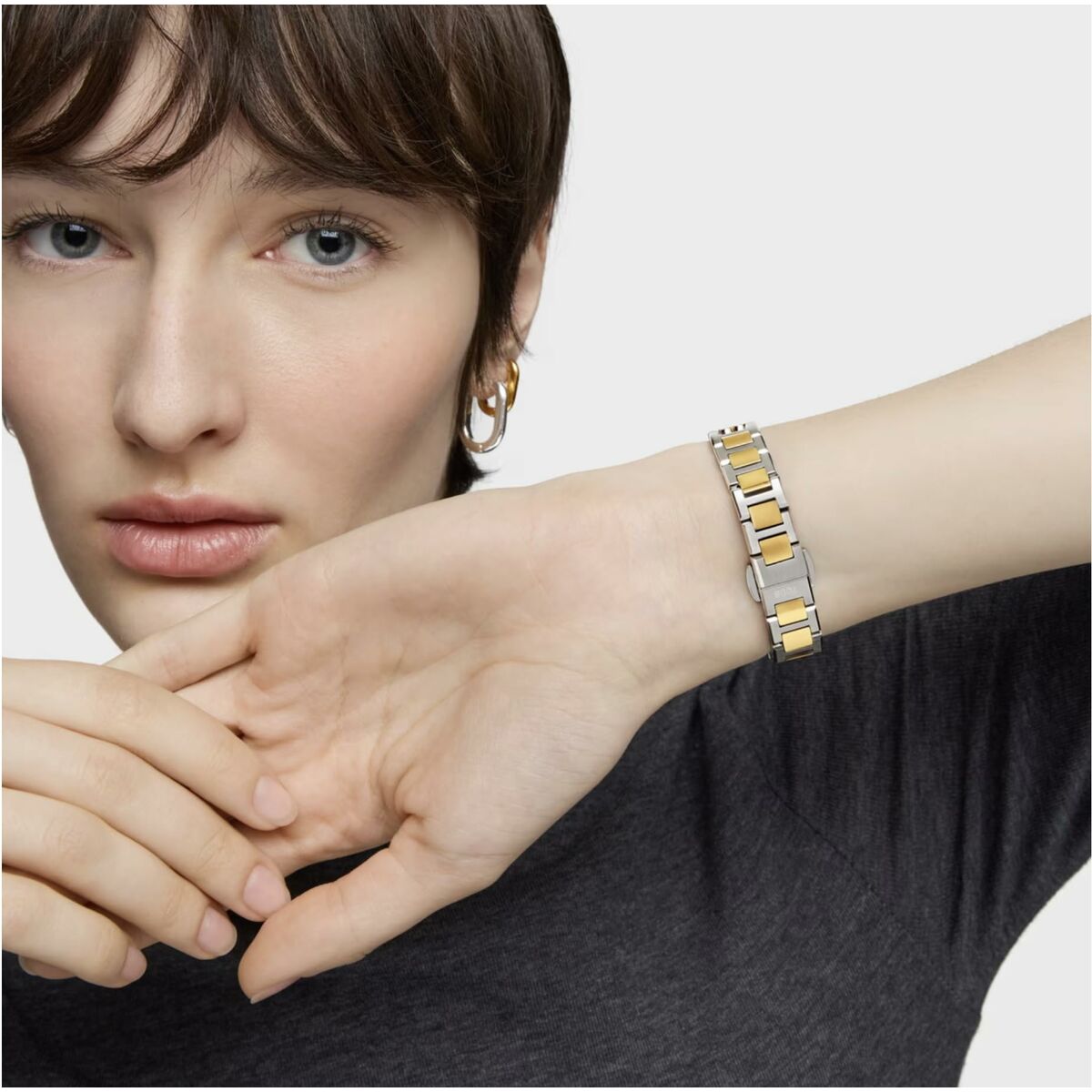 V2H42D1E28A547CEEBA810D2F5E8EFA25E7R7182980P5